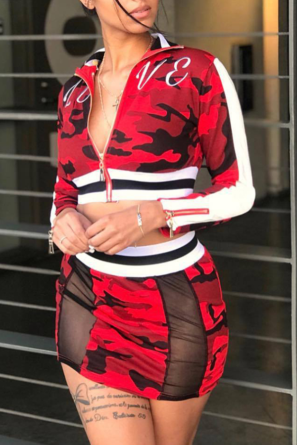 Lovely Casual Patchwork Red Twilled Satin Two-piece Skirt Set
Lovely Casual Patchwork Red Twilled Satin Two-piece Skirt Set