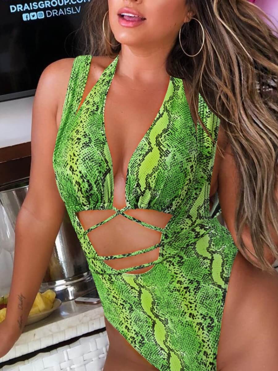 Lovely Bohemian V Neck Print Hollow-out Green Plus Size One-piece Swimsuit
Lovely Bohemian V Neck Print Hollow-out Green Plus Size One-piece Swimsuit