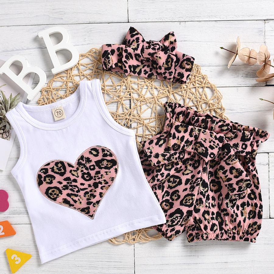 LW COTTON Girl Casual Heart Print Bow-tie Decor Pink Two Piece Shorts Set(With Headband)
LW COTTON Girl Casual Heart Print Bow-tie Decor Pink Two Piece Shorts Set(With Headband)