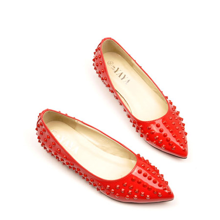 flat closed in low heel shoes