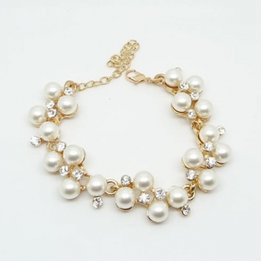 Luxury Golden Diamond Embellished Pearl Bracelet_Bracelet_Jewellery ...