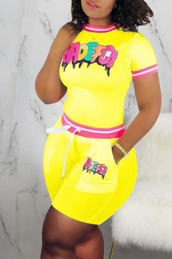 

Lovely Casual O Neck Letter Printed Yellow Two-piece Shorts Set