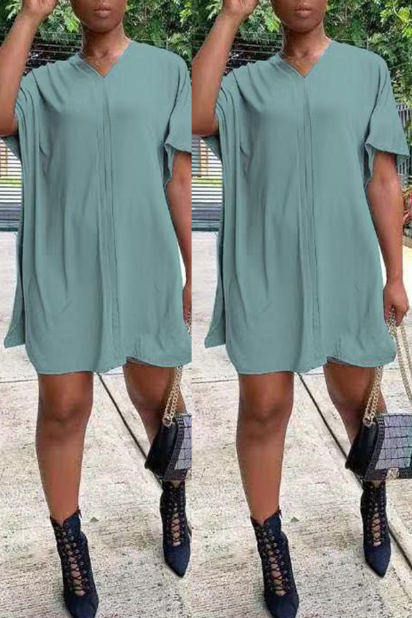 

Lovely Casual V Neck Green Two-piece Shorts Set