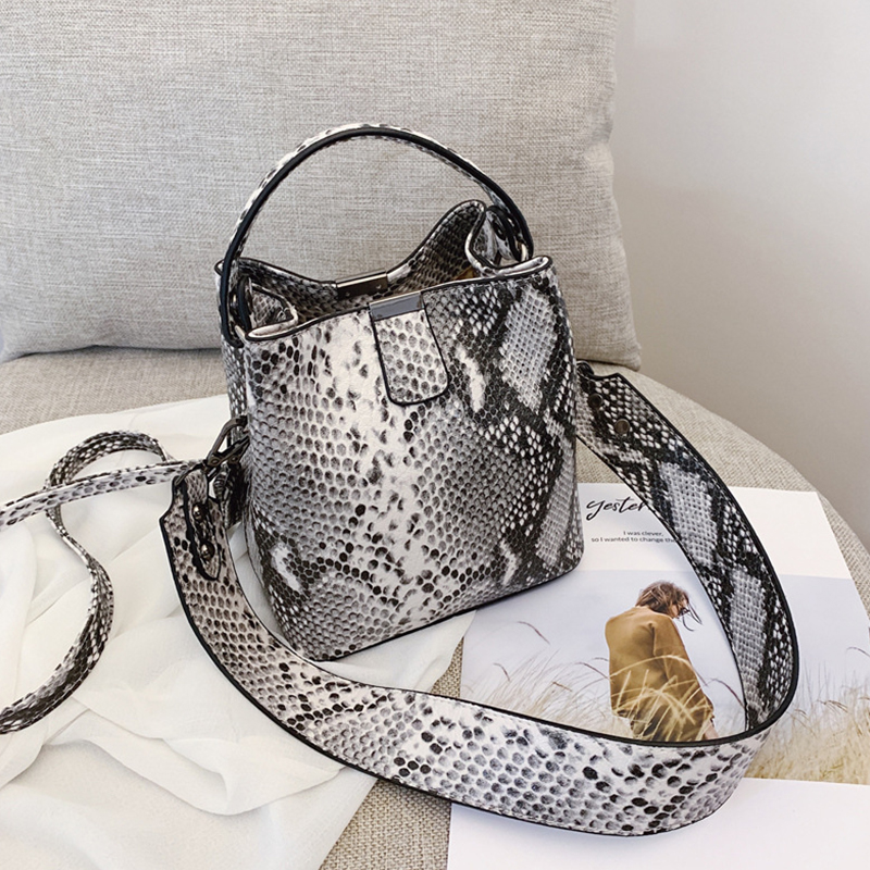 

Lovely Trendy Snakeskin Printed Messenger Bag, Cobra