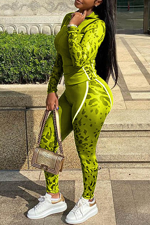 

Lovely Sportswear Patchwork Green Two-piece Pants Set