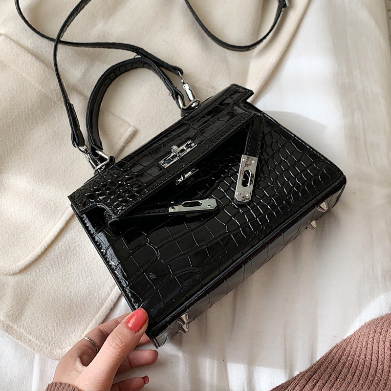 

Lovely Trendy Black Messenger Bag