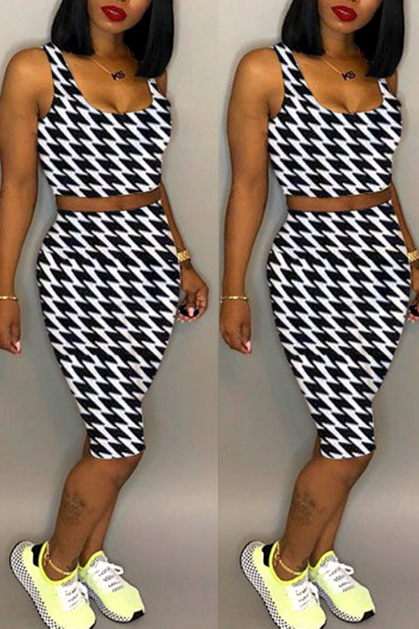 

Lovely Casual Print Black Two-piece Skirt Set