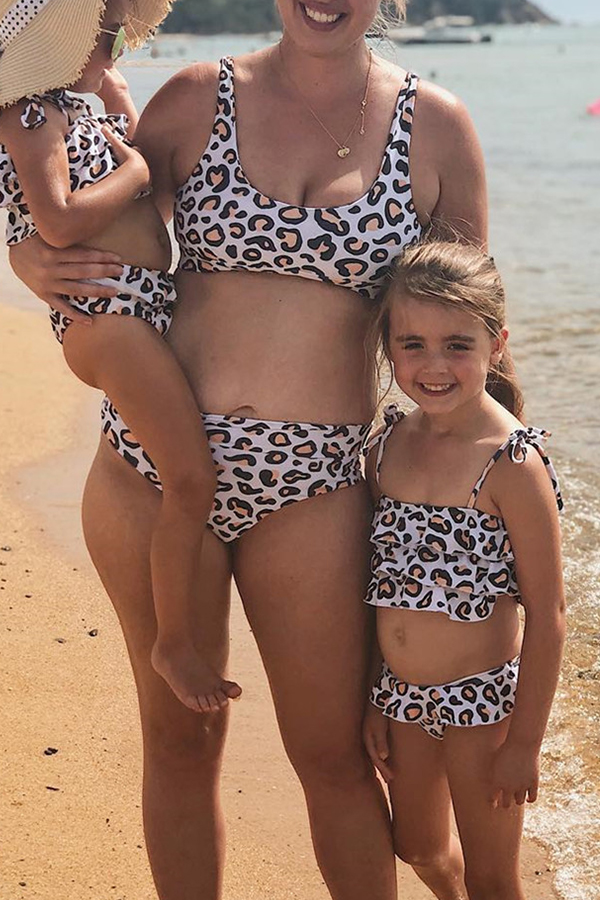 

Lovely Leopard Print Mother Bathing Suit One-piece Swimsuit