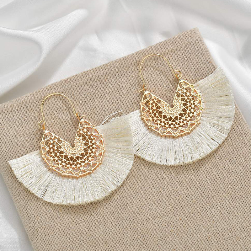 

Lovely Bohemian Tassel Design Beige Earring