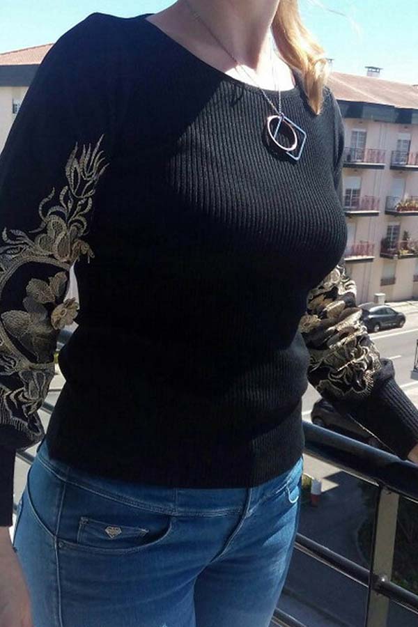 

Lovely Casual Embroidered Design Black Hoodie
