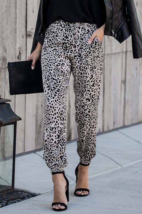 

Lovely Trendy Leopard Print White Pants