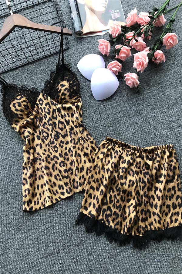 

Lovely Trendy Leopard Print Sleepwear