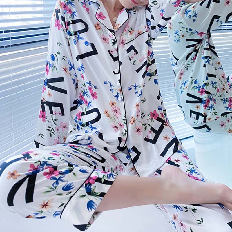 

Lovely Casual Turndown Collar Print White Sleepwear