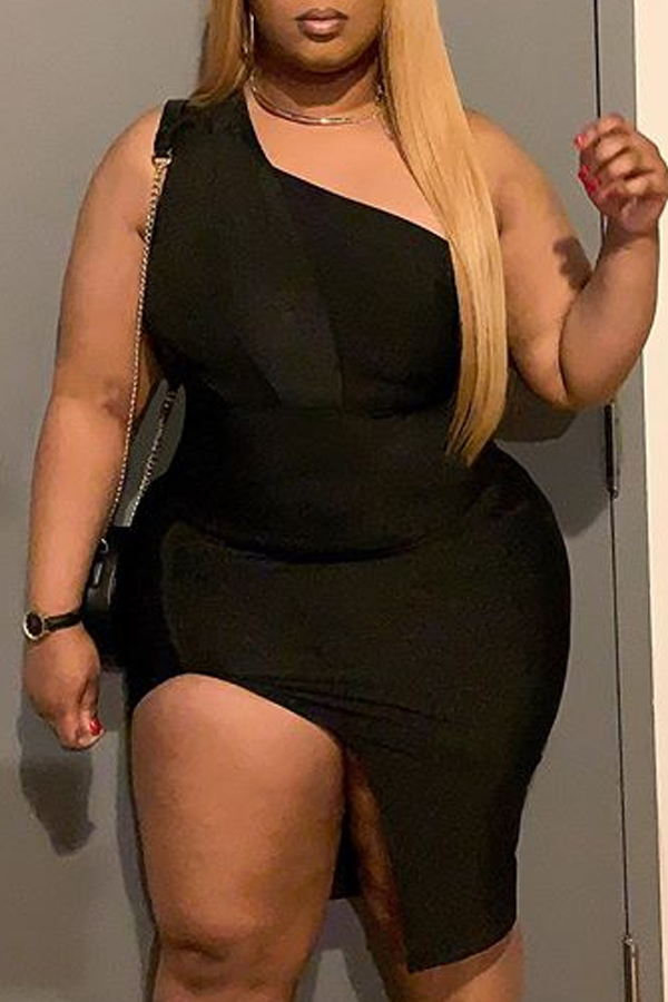 

Lovely Sexy One Shoulder Black Knee Length Plus Size Dress