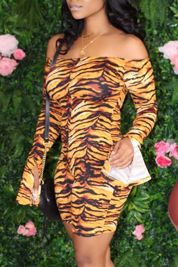 

Lovely Stylish Dew Shoulder Print Yellow One-piece Romper
