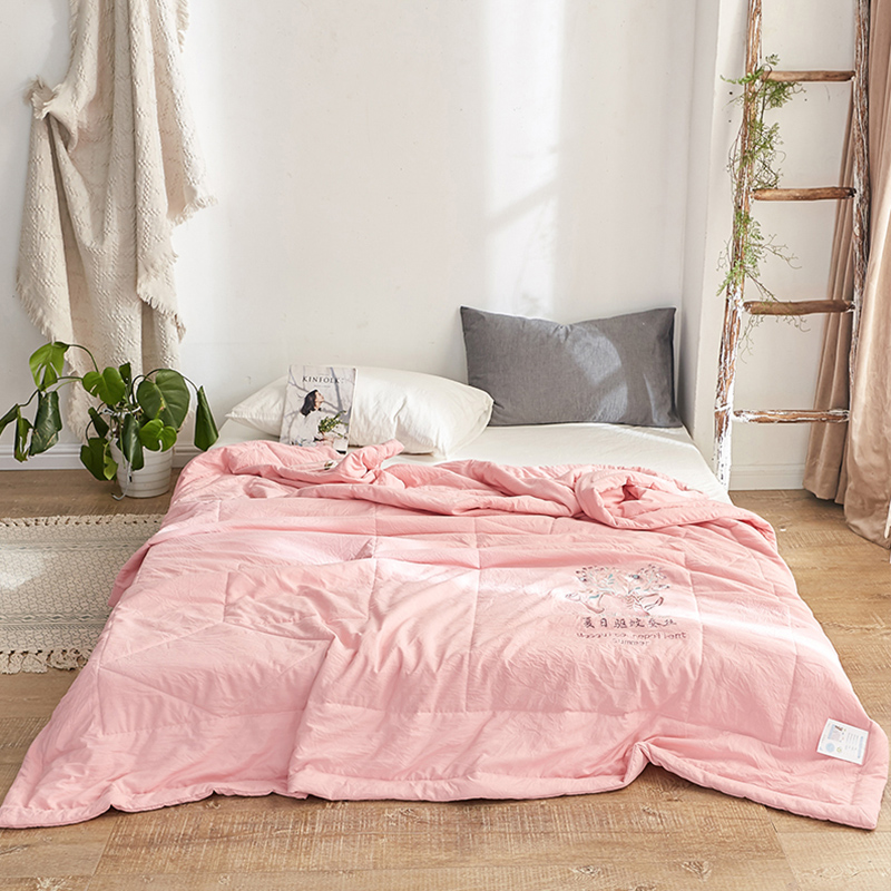 

Lovely Cosy Embroidered Pink Blanket