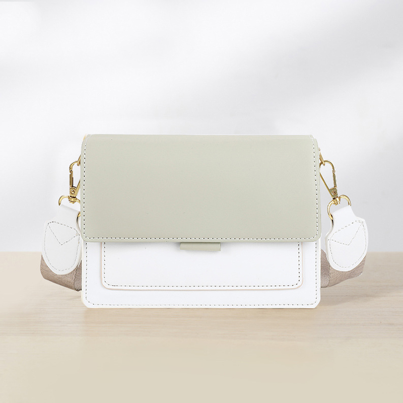 

Lovely Stylish Chain Strap White Crossbody Bag
