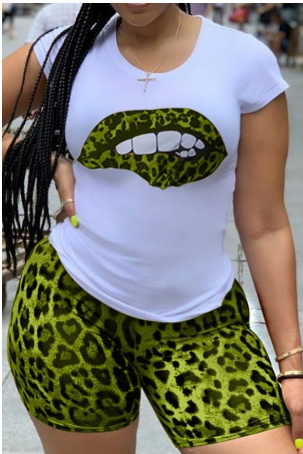 

lovely Casual Lip Print Green Plus Size Two-piece Shorts Set