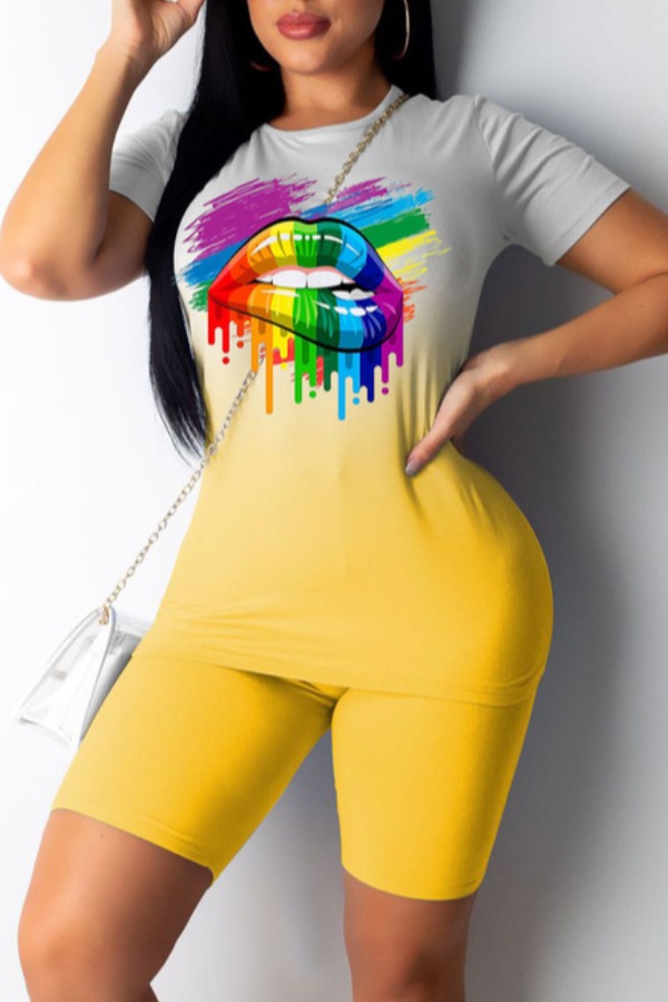 

lovely Casual Lip Print Yellow Plus Size Two-piece Shorts Set