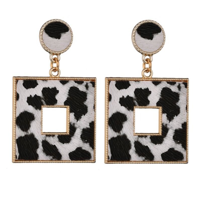 lovely Stylish Print White Earring