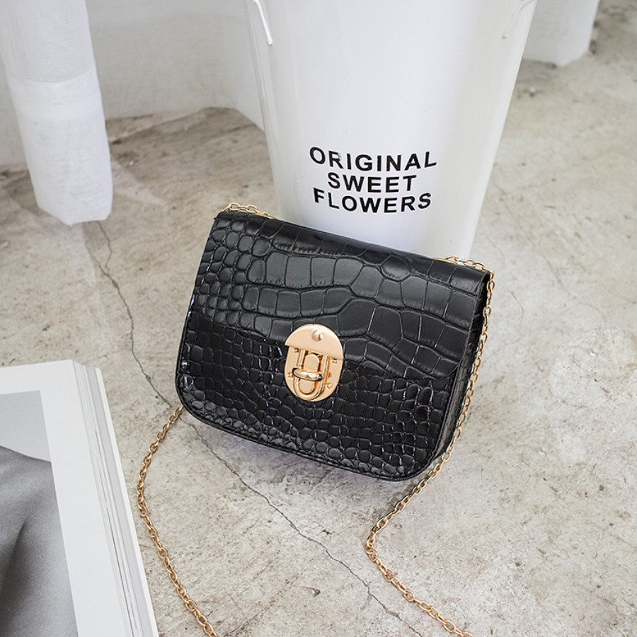 

lovely Stylish Chain Strap Black Crossbody Bag