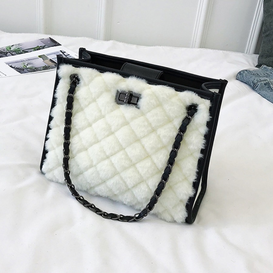 

lovely Stylish Chain Strap White Crossbody Bag