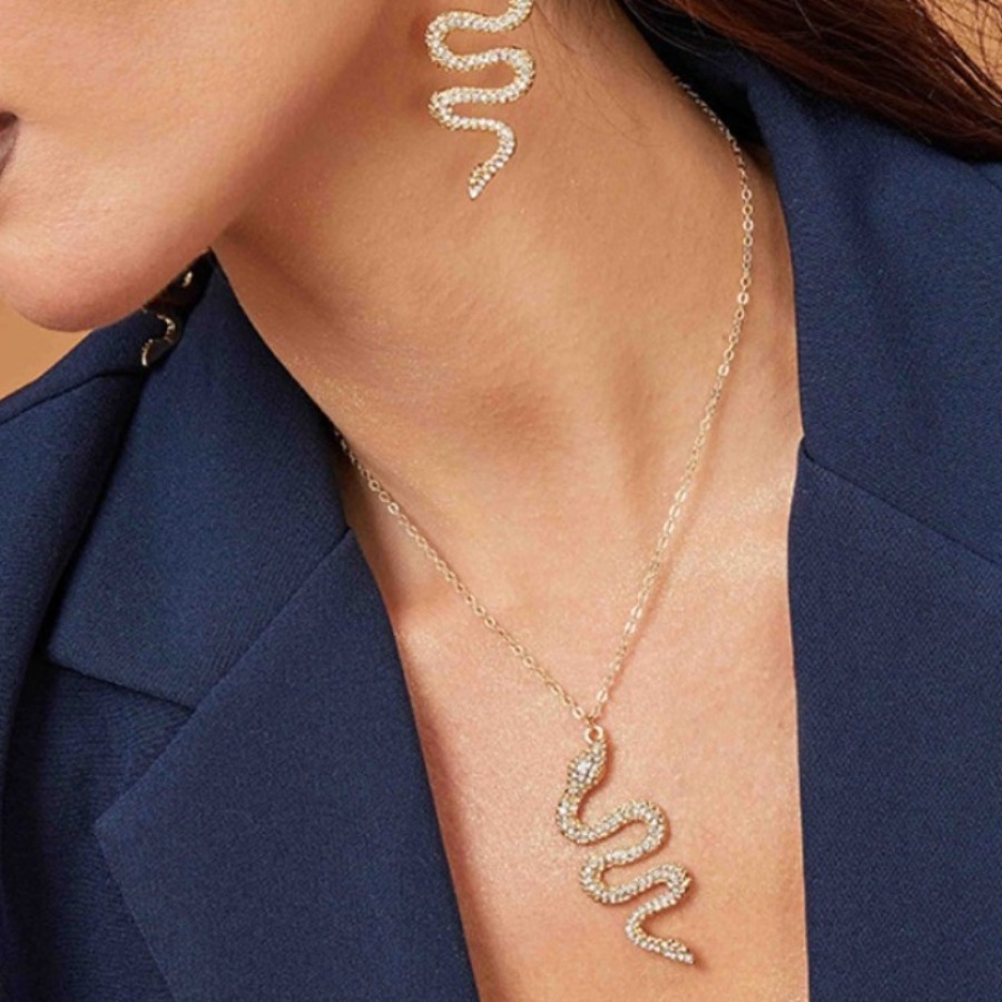

lovely Stylish Rhinestone Decorative Gold Necklace