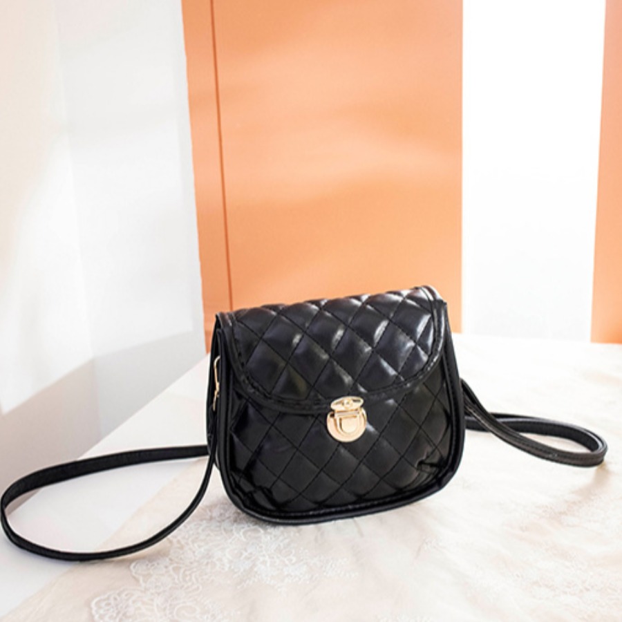 

lovely Trendy Basic Black Crossbody Bag