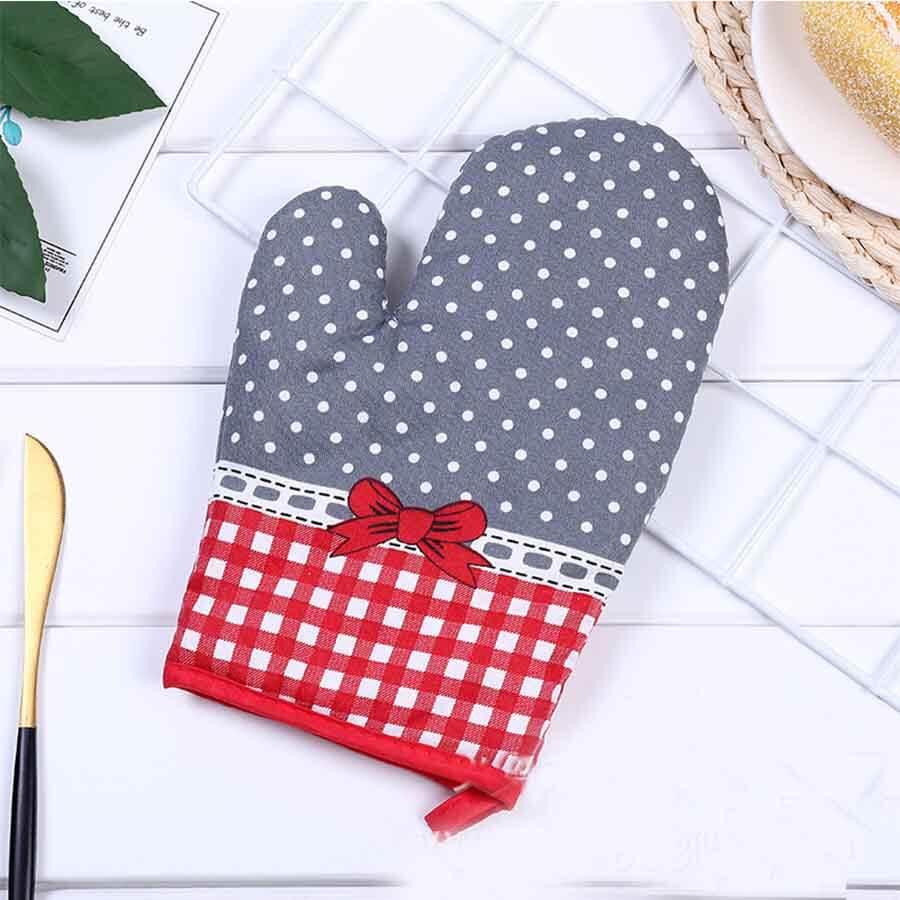 

Lovely Sweet Patchwork Print Grey Kitchen Protective Gloves