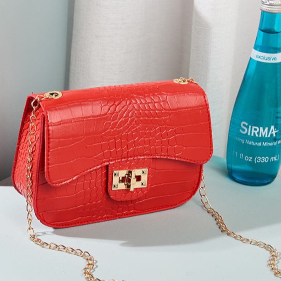 

Lovely Trendy Chain Strap Red Crossbody Bag
