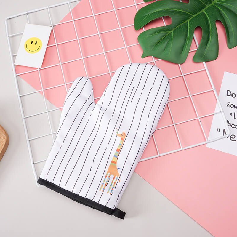 

Lovely Stylish Striped Print White Kitchen Protective Gloves