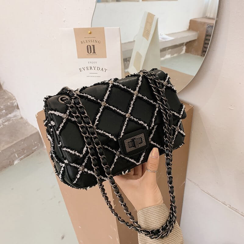 

Lovely Stylish Chain Strap White Crossbody Bag