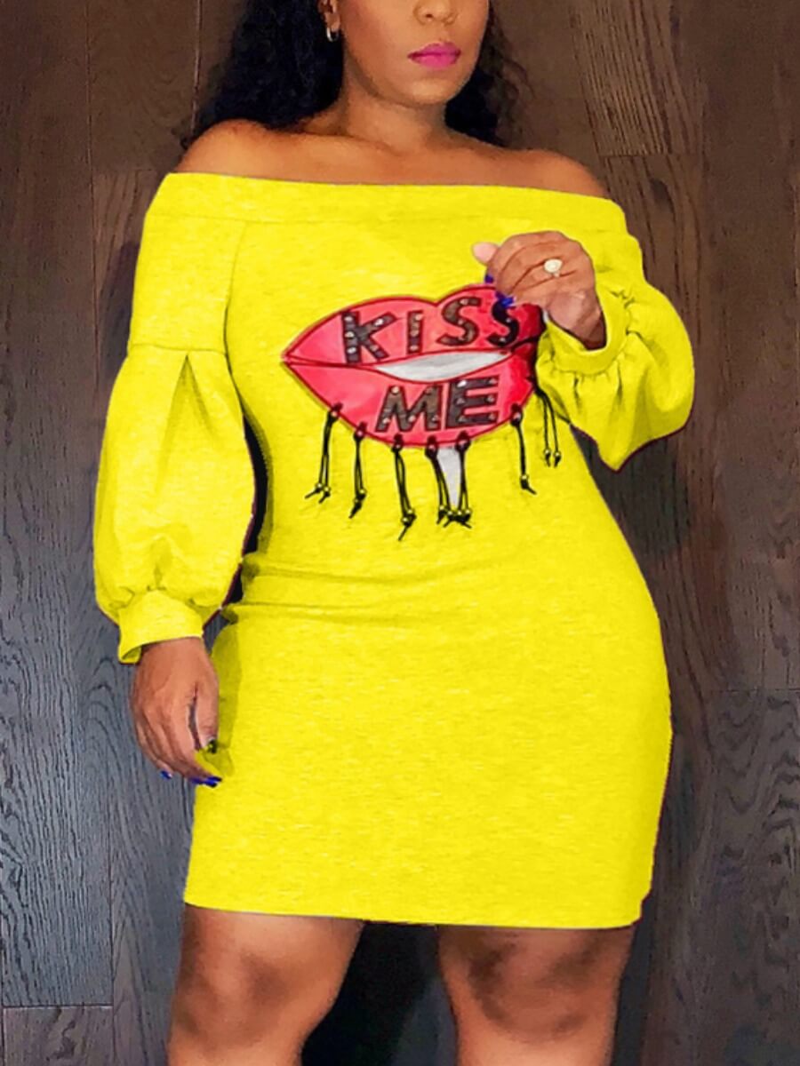 

Lovely Casual Off The Shoulder Lip Print Yellow Knee Length Dress