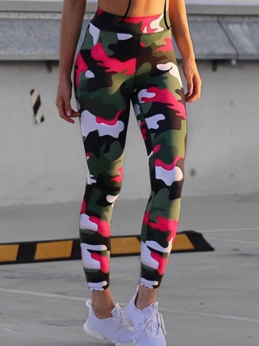 

Lovely Casual Mid Waist Camo Print Patchwork Red Pants
