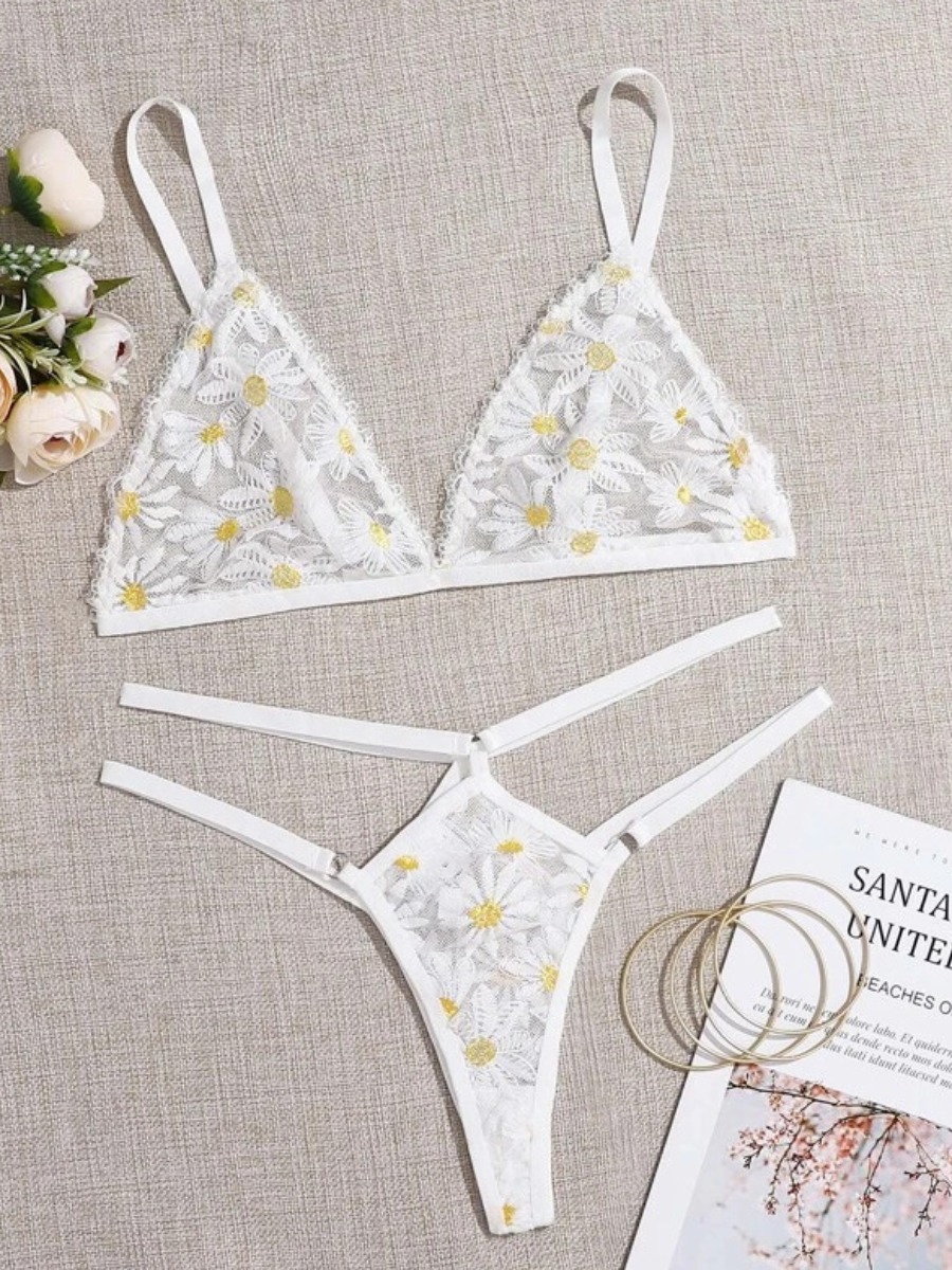 

Lovely Sexy See-through Metal Ring Decoration White Bra Set