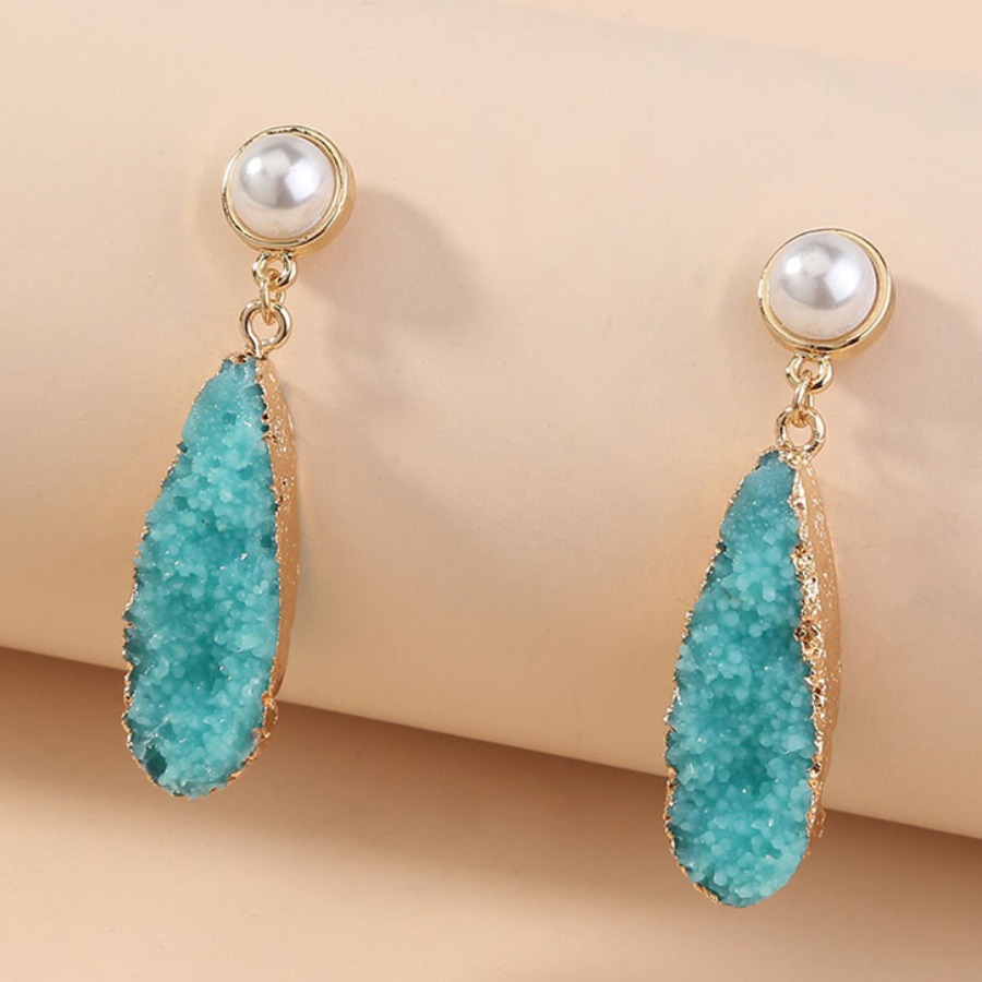 

Lovely Street Pearl Decoration Green Earring