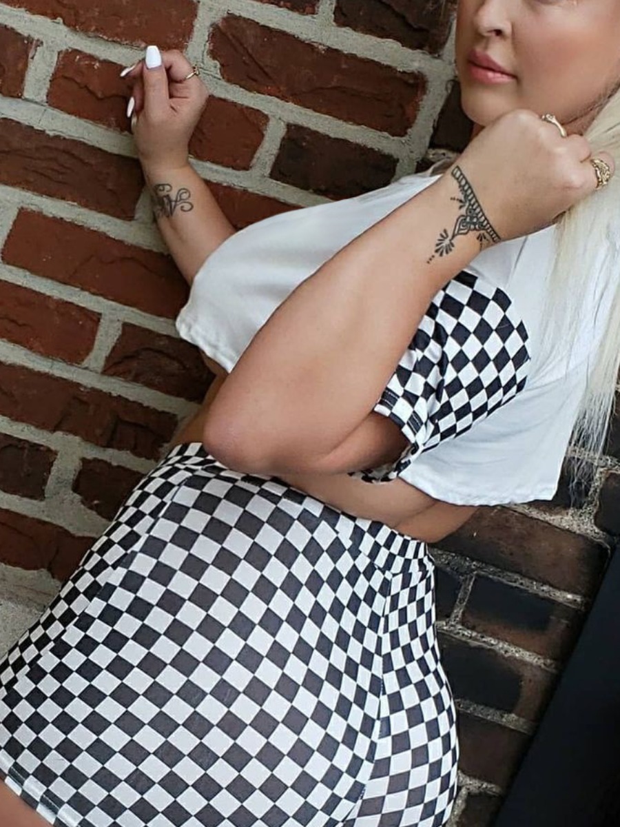 

Lovely Plus Size Casual Plaid Print Crop Top Black And White Two-piece Shorts Set