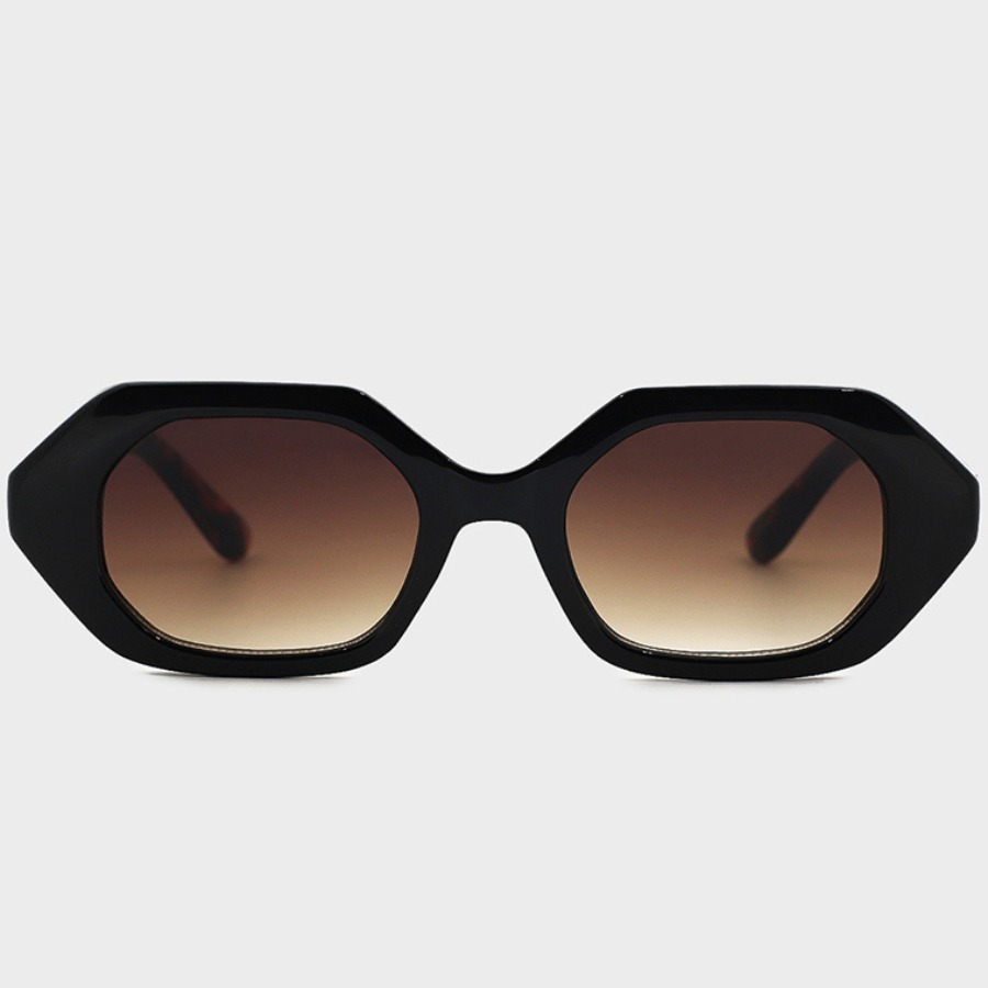 

Lovely Casual Gradient Black Sunglasses