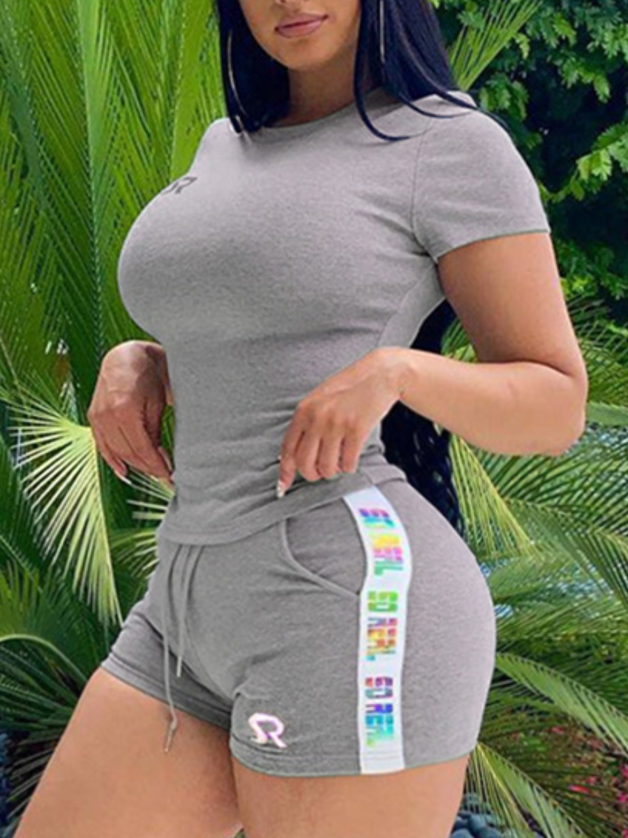 

Lovely Plus Size Casual O Neck Striped Patchwork Grey Two-piece Shorts Set