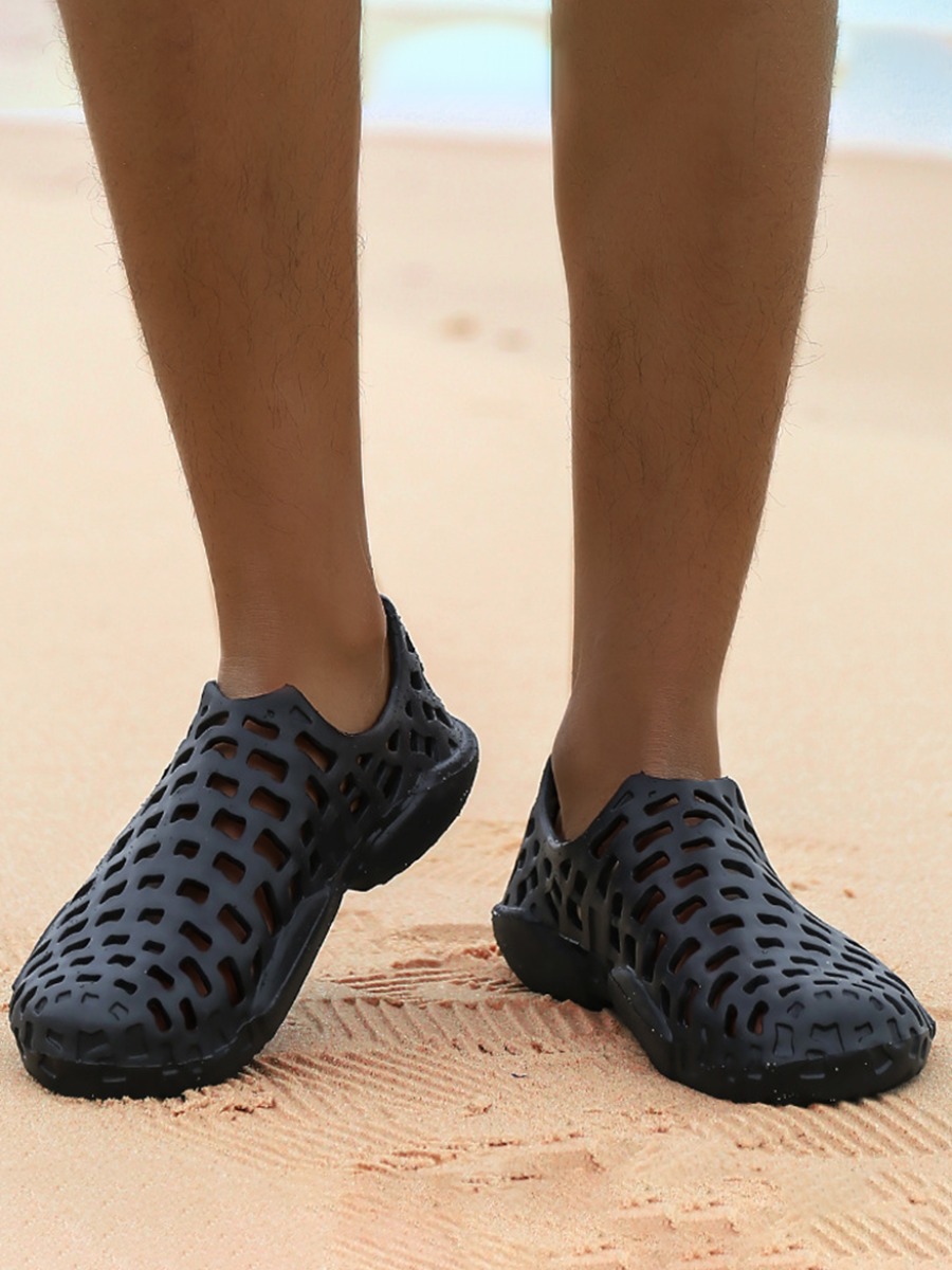 

Lovely Men Street Black Flats