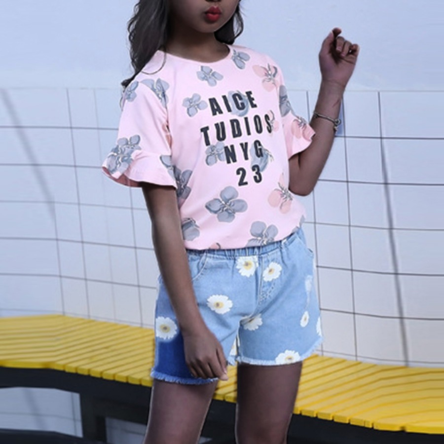 

Lovely Girl Casual Floral Print Flared Pink Two Piece Shorts Set