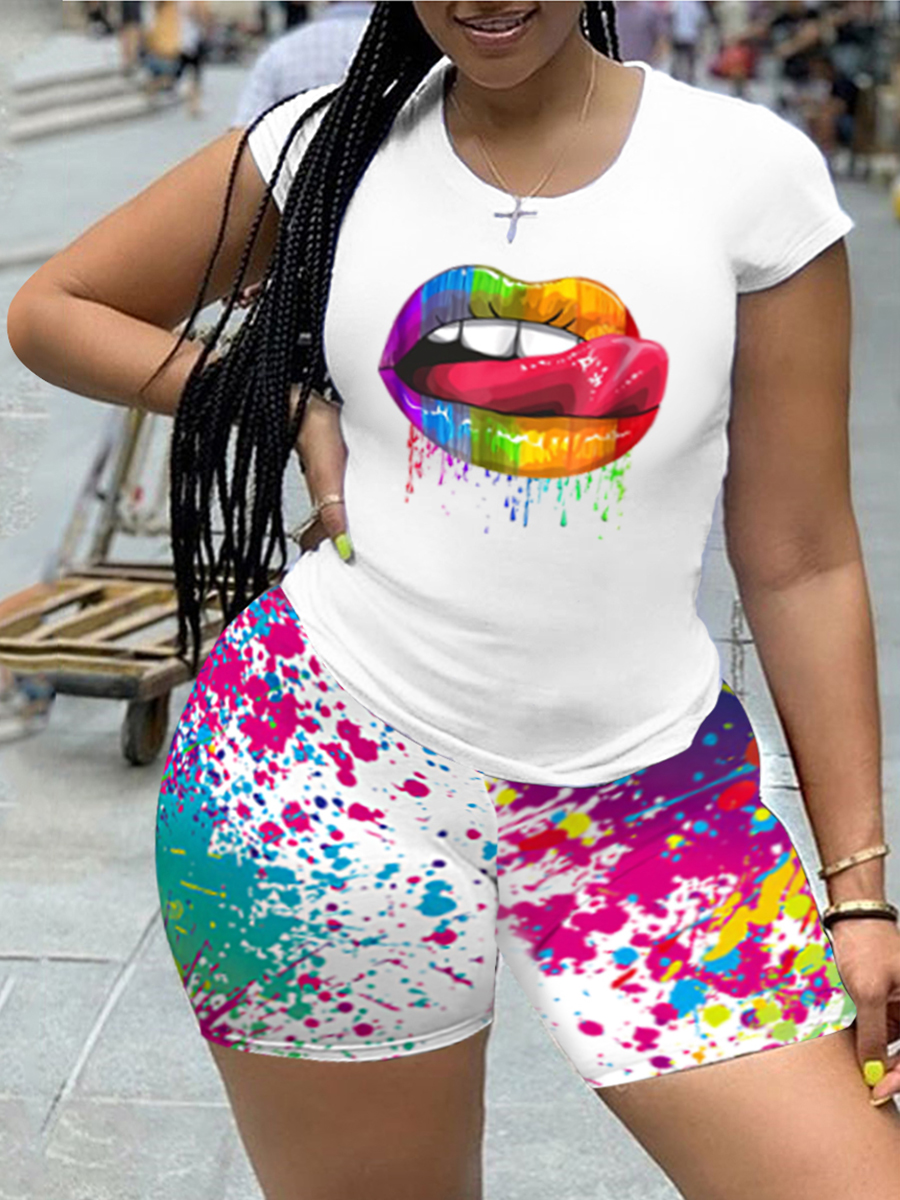 

Lovely Plus Size Casual Splash Ink Lip Print White Two-piece Shorts Set