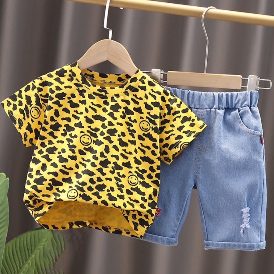 

Lovely Girl Street O Neck Leopard Print Yellow Two Piece Shorts Set
