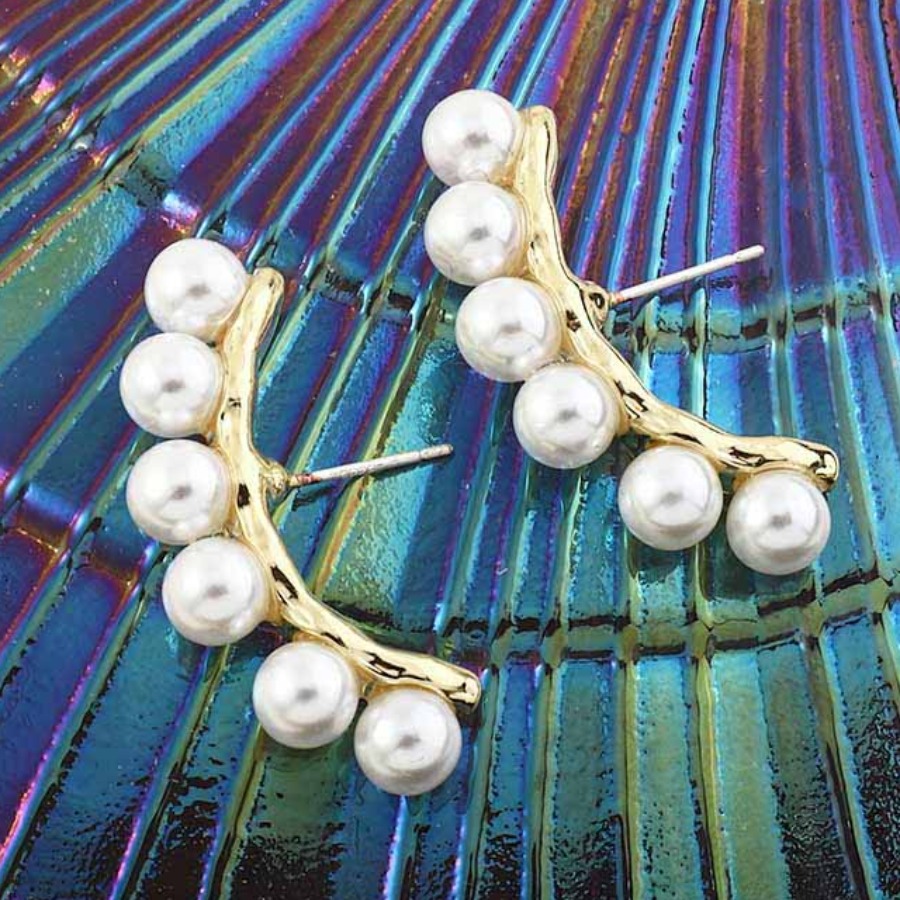 

Lovely Casual Pearl Decoration White Earring