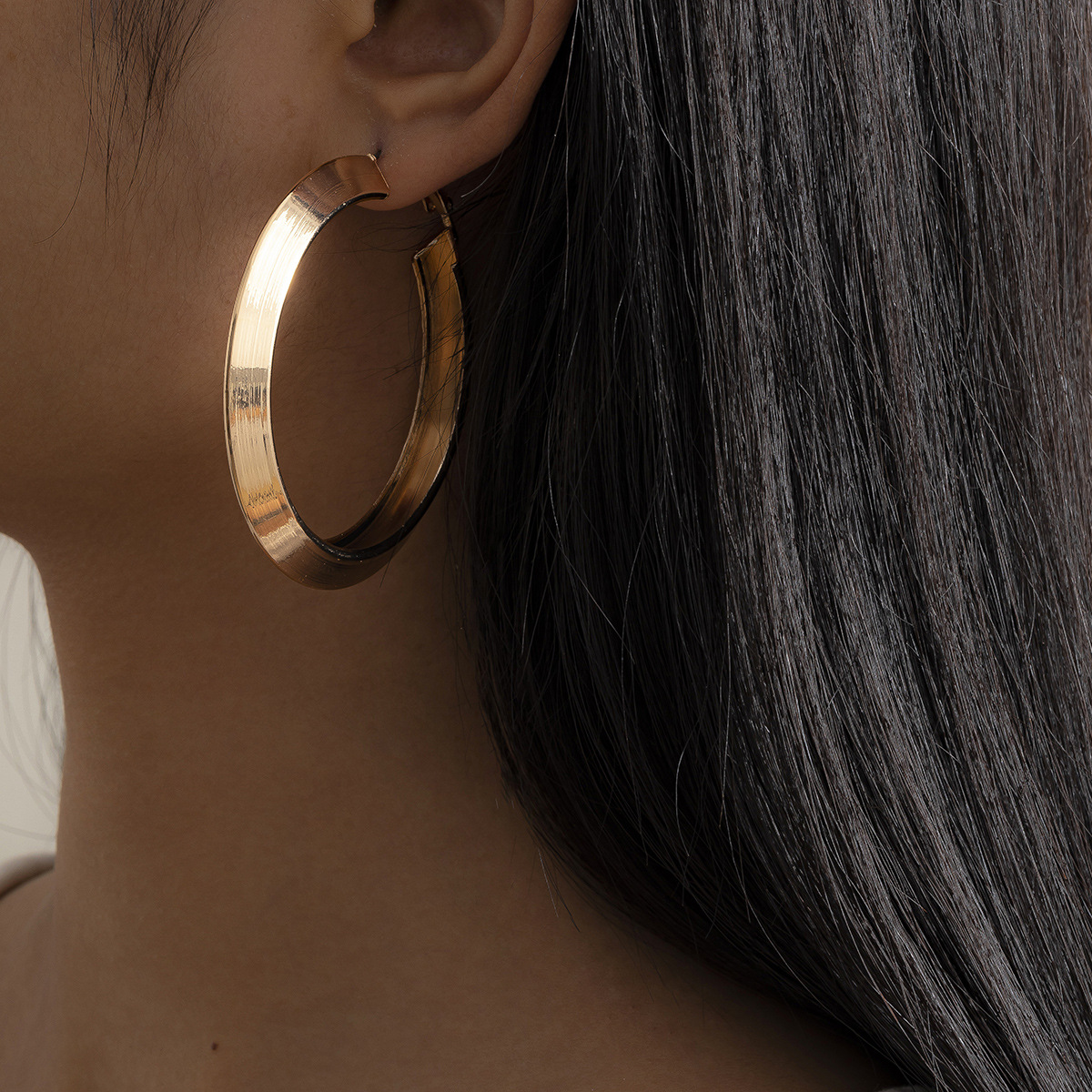 

LW Casual C-shaped Gold Earring