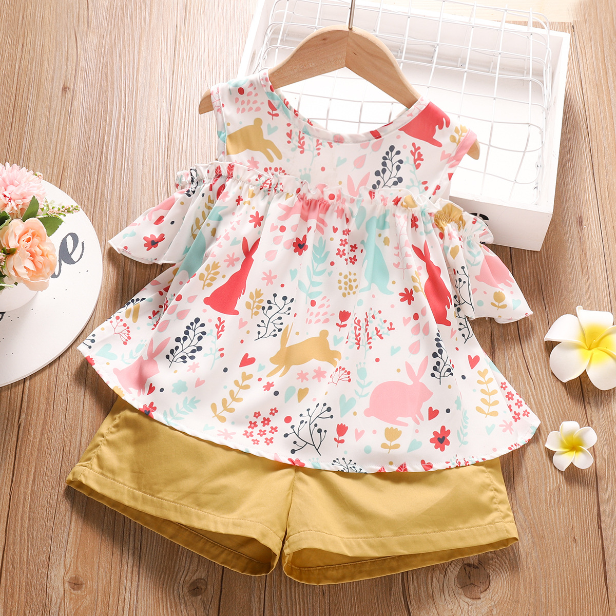 

Lovely Girl Sweet Floral Print Flounce Design White Two Piece Shorts Set