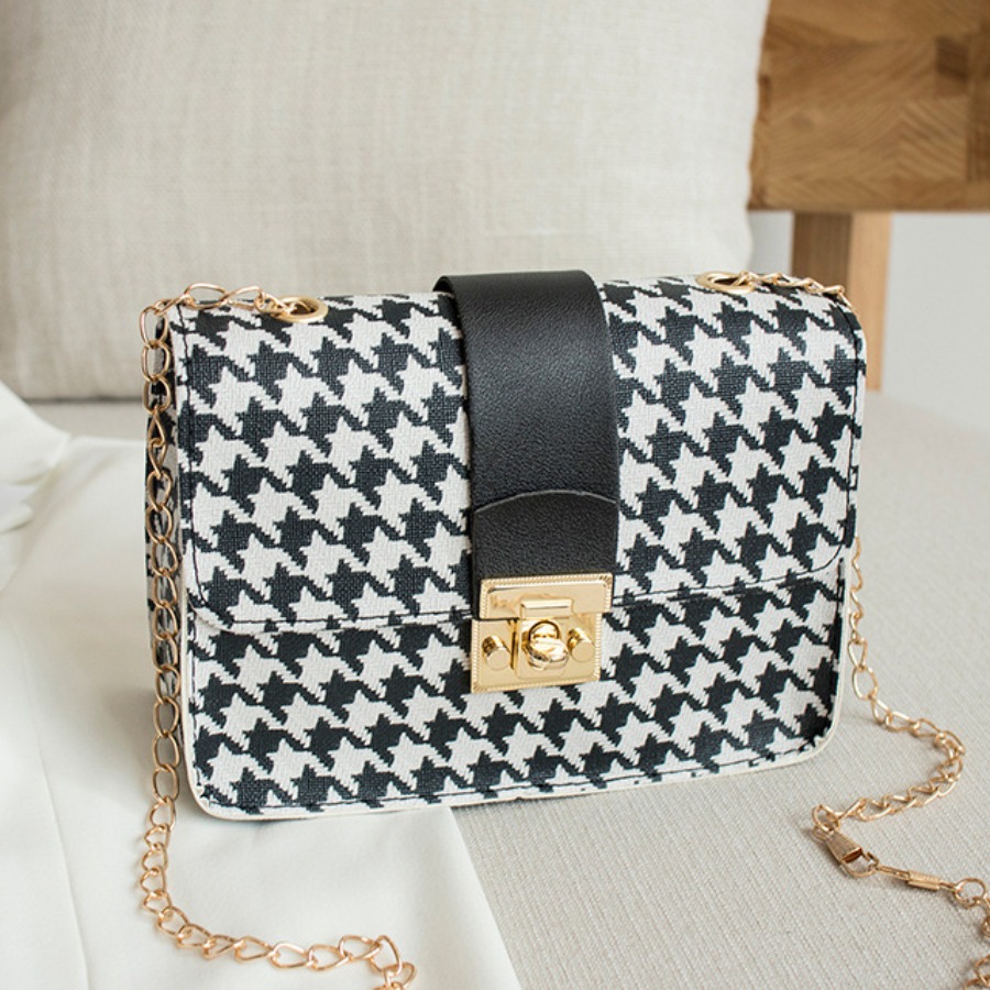 LovelyWholesale Faux Leather Chain Strap Crossbody Bag All Seasons Casual Spring Summer 2024