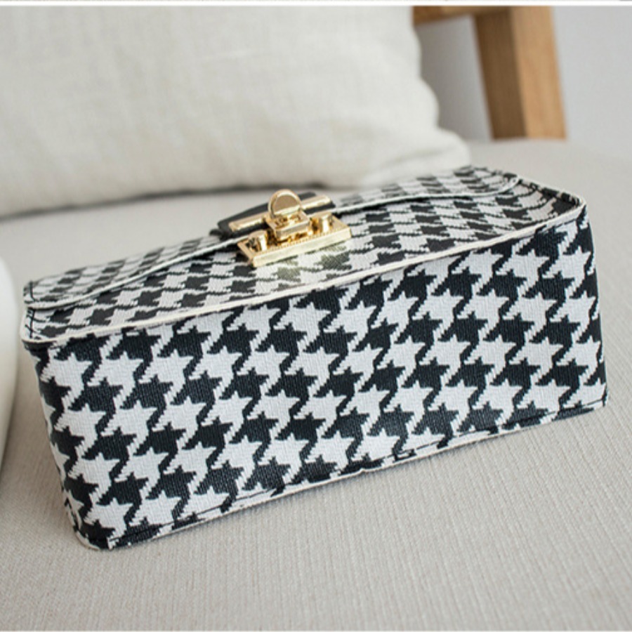 Lovely Casual Chain Strap Black And White Crossbody Bag