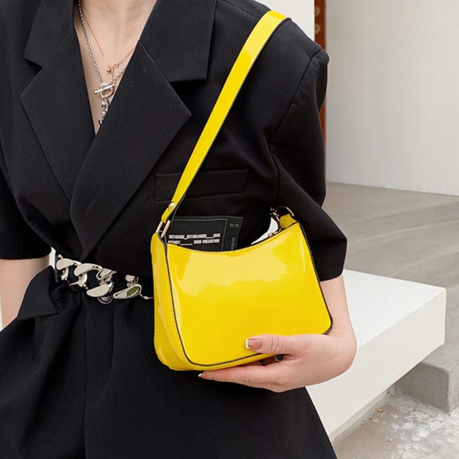 

LW Casual Chain Decoration Yellow Shoulder Bag