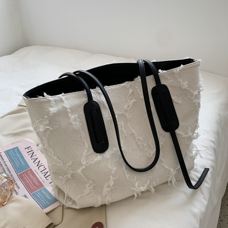 

Lovely Casual Large Capacity Black And White Messenger Bag